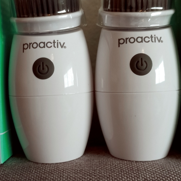 Facial serum bundle, cleanser, brushes - Picture 6 of 8